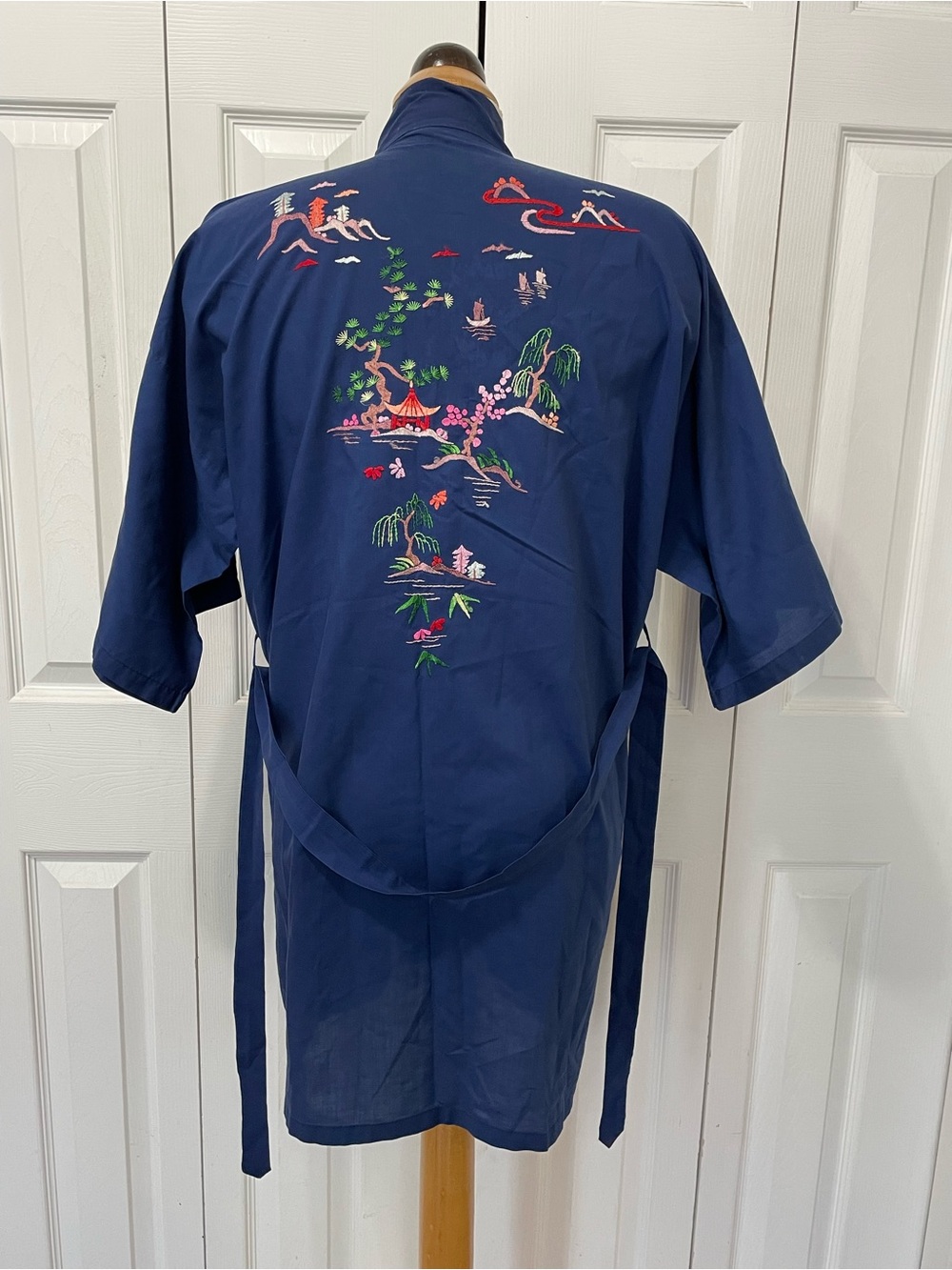 Vintage Embroidered Kimono-Style Robe